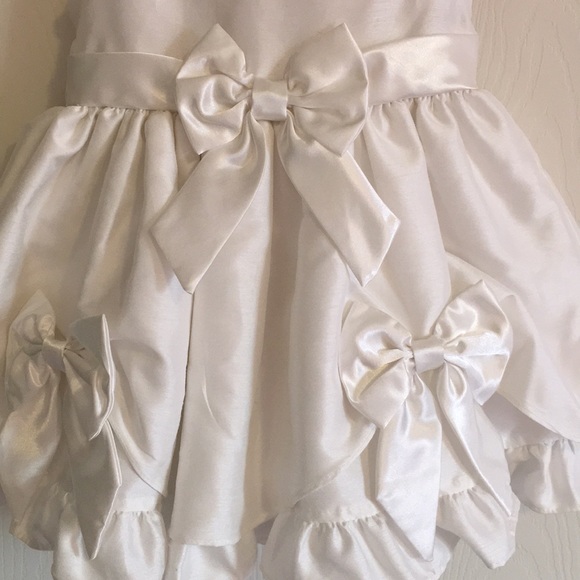 Nannette baby girl's white satin bow dress size12m - Picture 5 of 7